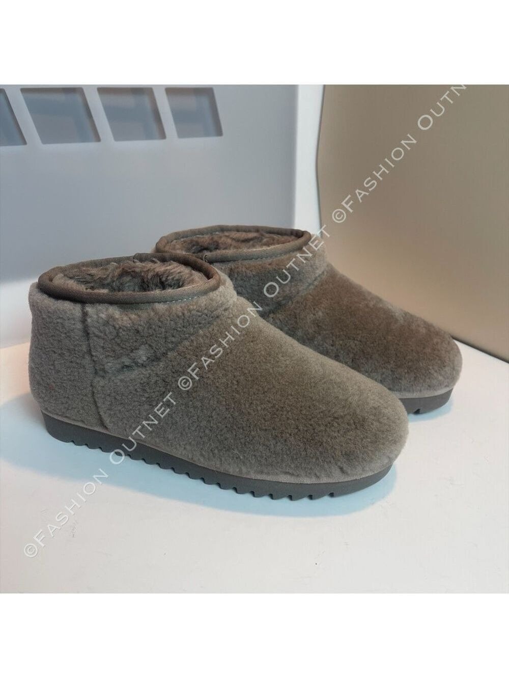 Steve Madden Grey Allover Fur Boots Real Sheepskin Shearling Ankle Booties 6.5